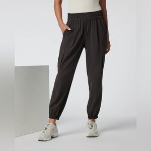 Vuori Women's Villa Cargo Jogger in Dark Java - Size S